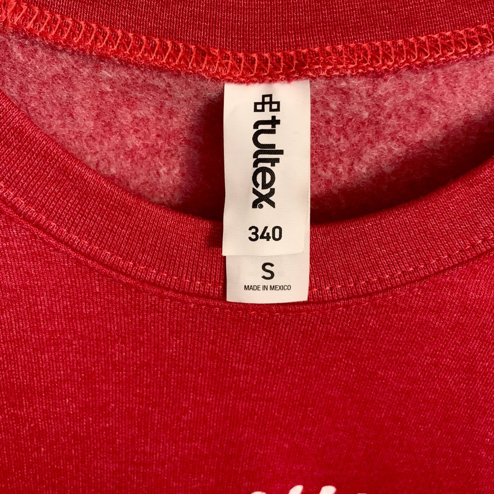 *NEW* Red To The Window Sweatshirt Size Small - Picture 3 of 5